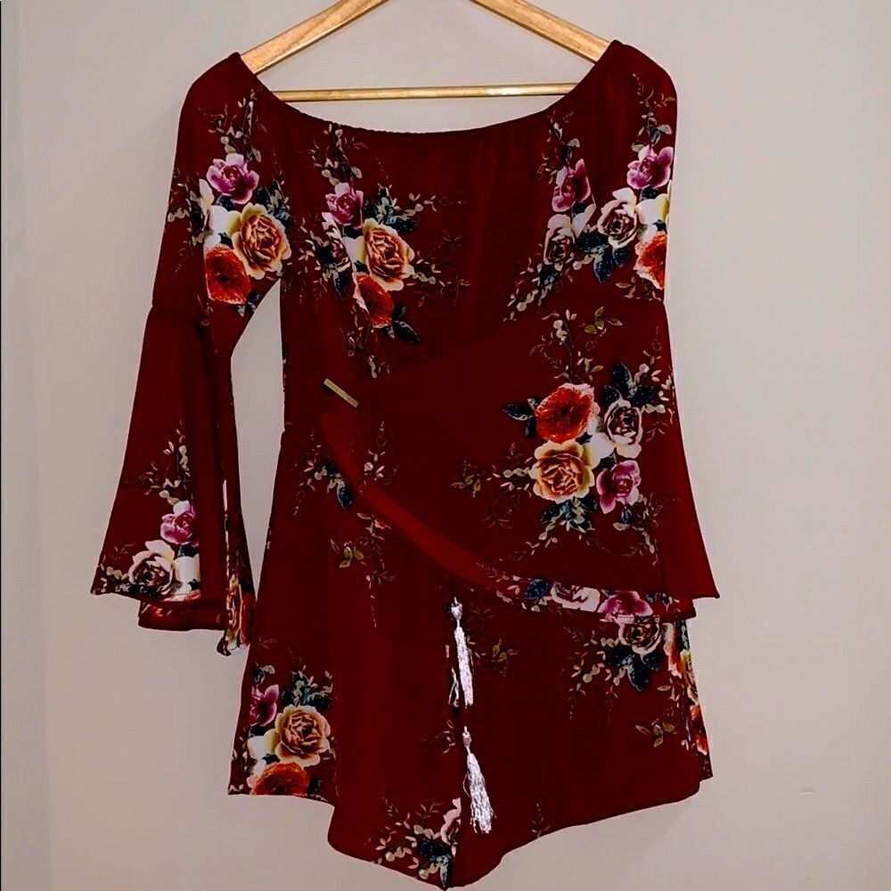 🎉HP! 🎉 Haute Rogue Red Floral Romper